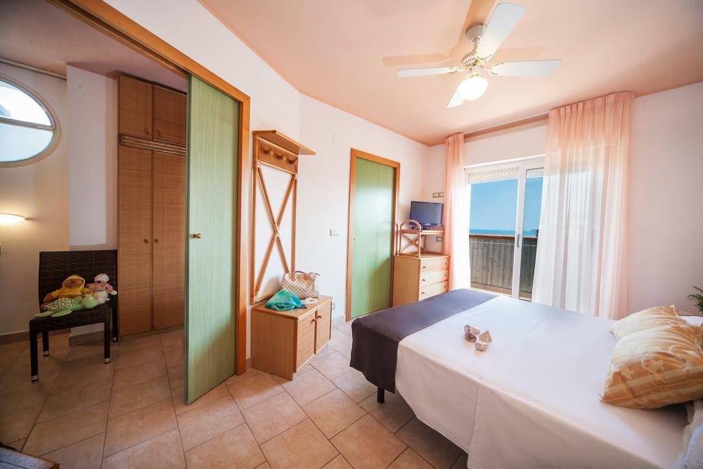 Hotel Doge Alba Adriatica Pokoj fotografie